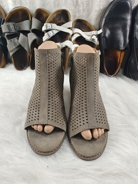 Vionic Aloft Chryssa Gray Suede Open Toe Ankle Boots – Women’s Size 7.5